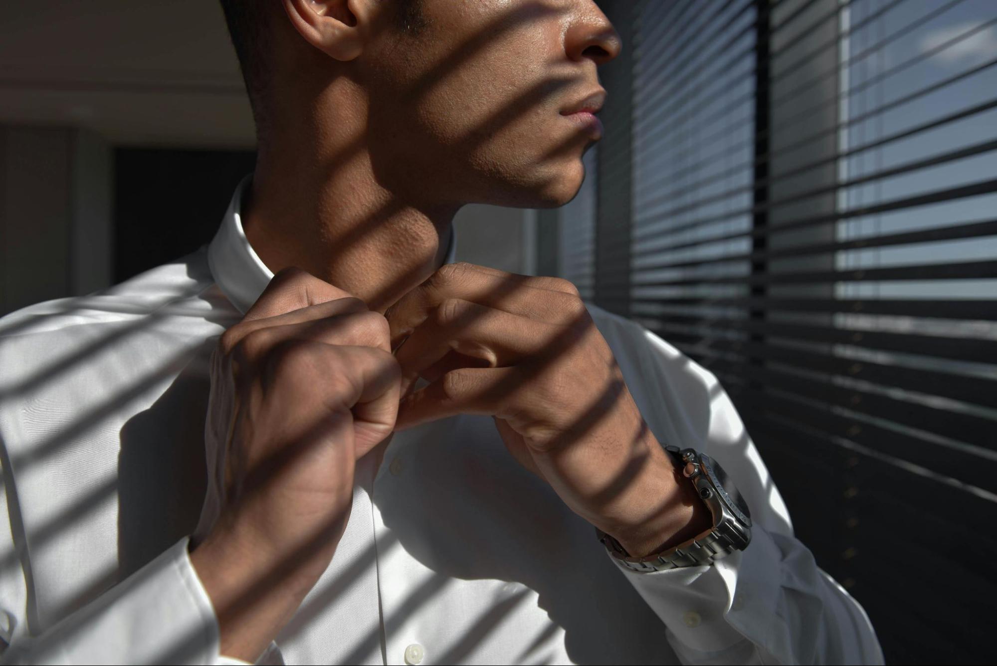 A Step-by-Step Guide to Using Collar Stays A Step-by-Step Guide to Using Collar Stays